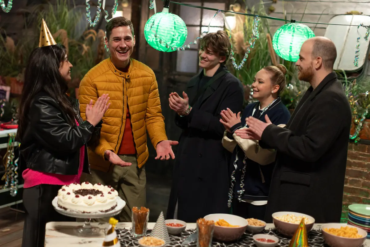 Unter uns - Folge 7843